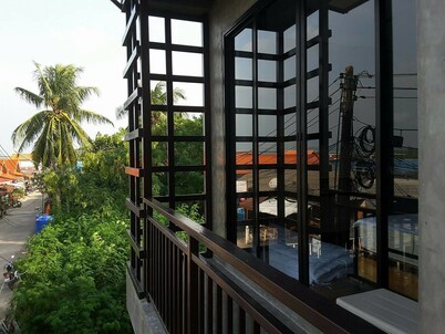 Lanta Chaolay Hostel