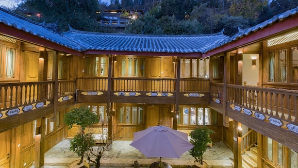 A traditional wooden building with multiple balconies and a central courtyard. - Ivy Garden Hotels & Resorts - Lijiang Henghehao (Lijiang)