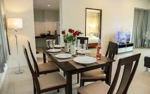 3 Bedrooms Vacation Home | In-room dining - Specious Vacation Dia House near Beach (Koh Samui)