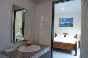 3 Bedrooms Vacation Home | Bathroom sink - Specious Vacation Dia House near Beach (Koh Samui)
