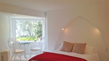 Premium bedding, free WiFi, bed sheets