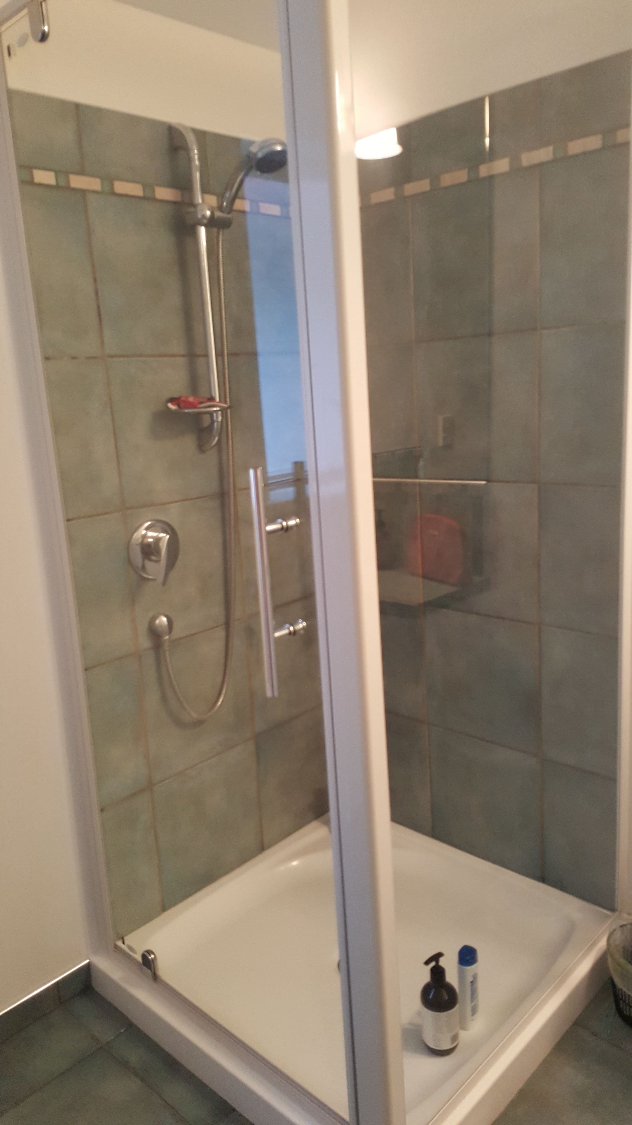 Artículos de tocador gratuitos, secador de pelo, batas, toallas