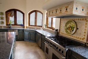 Biệt thự dành cho gia đình, nhiều phòng ngủ | Bếp riêng | Tủ lạnh, lò vi sóng, lò nướng, bếp nấu 