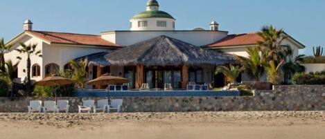 Di pantai dan scuba diving