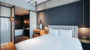 U.I.J Suite | Premium bedding, WiFi (free), individually decorated, bed sheets