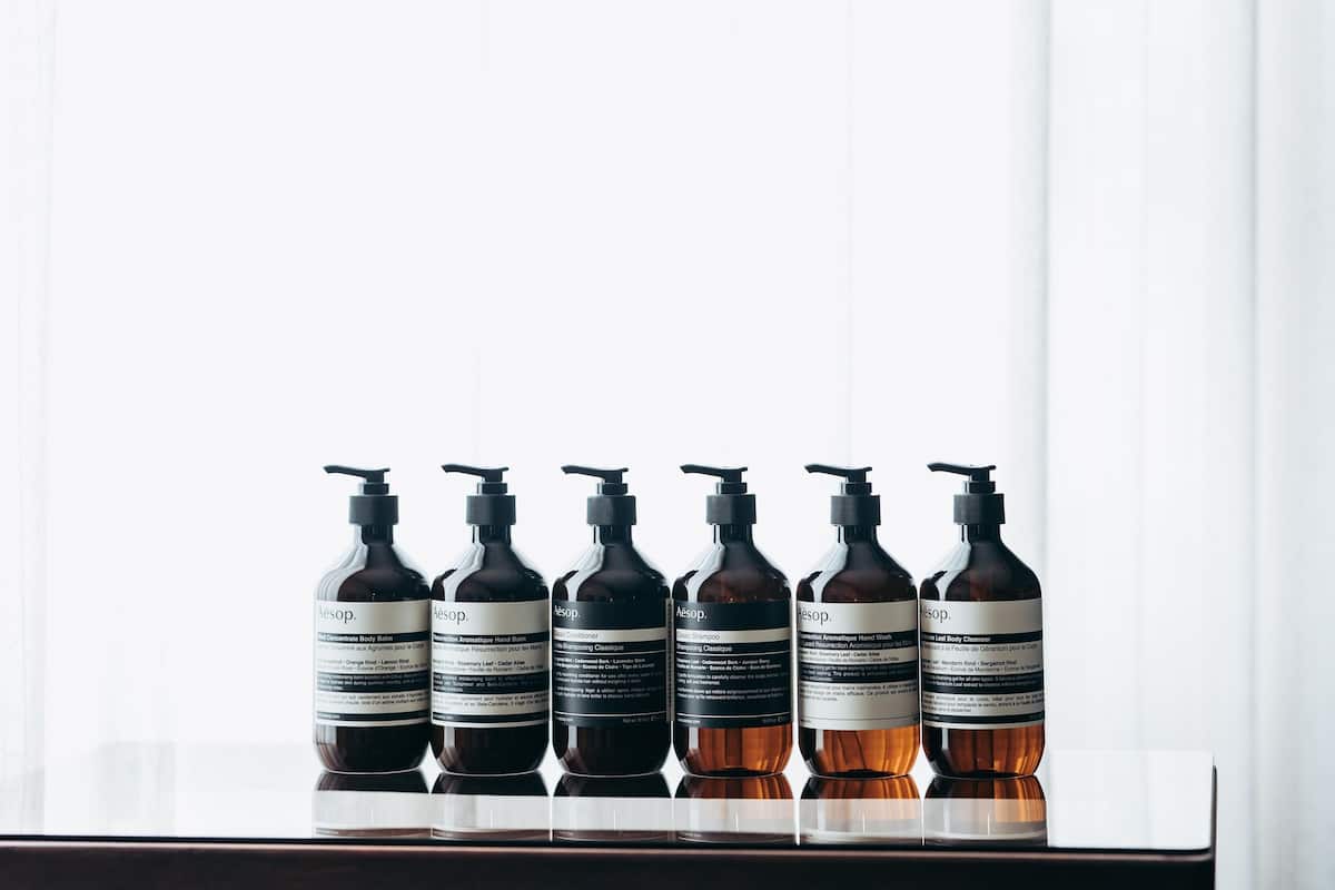 u.i.j suite | bathroom | hair dryer, slippers, towels