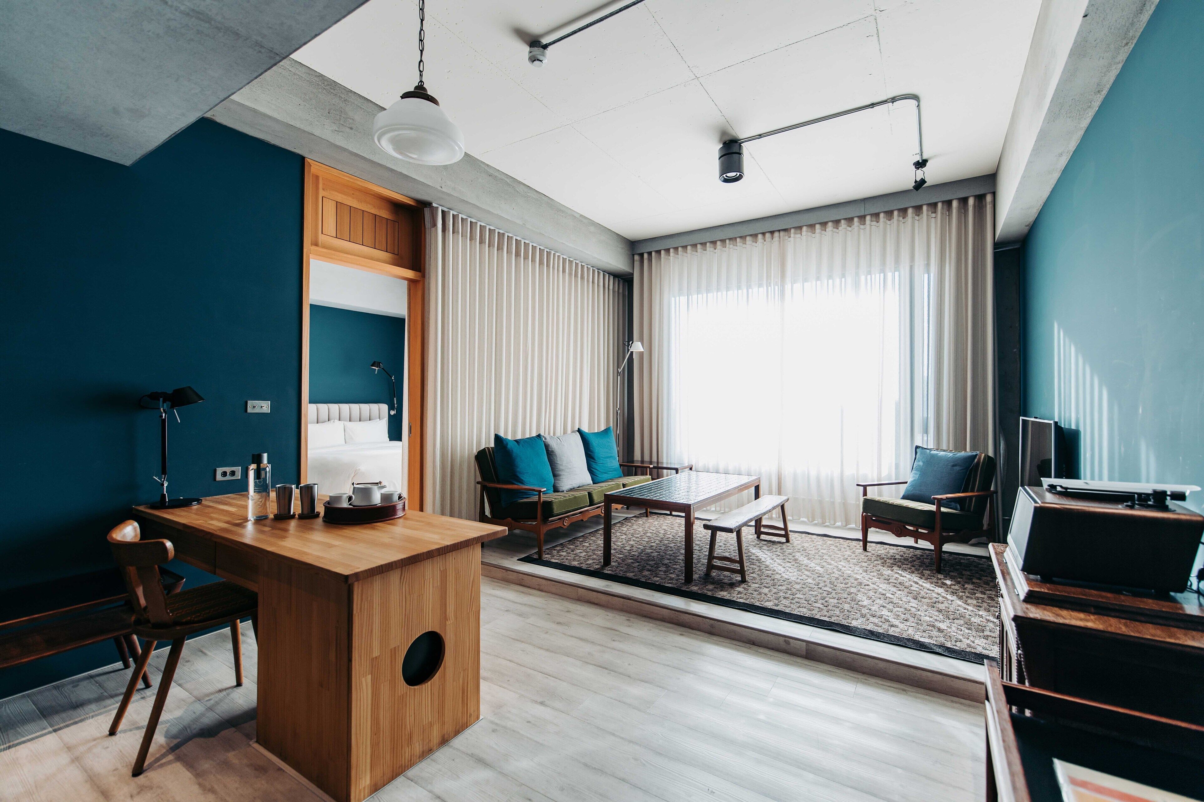 U.I.J Suite | Living area | Books