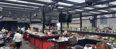 Desayuno de cocina local (MYR 18.00 por persona)