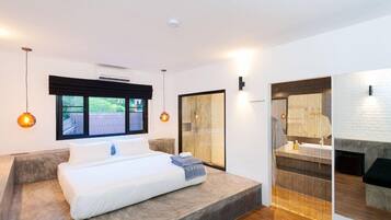 In-room safe, free WiFi