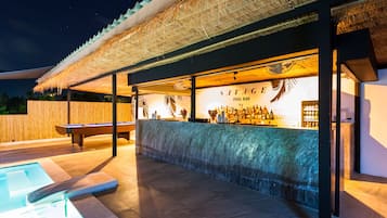 Bar à beira da piscina
