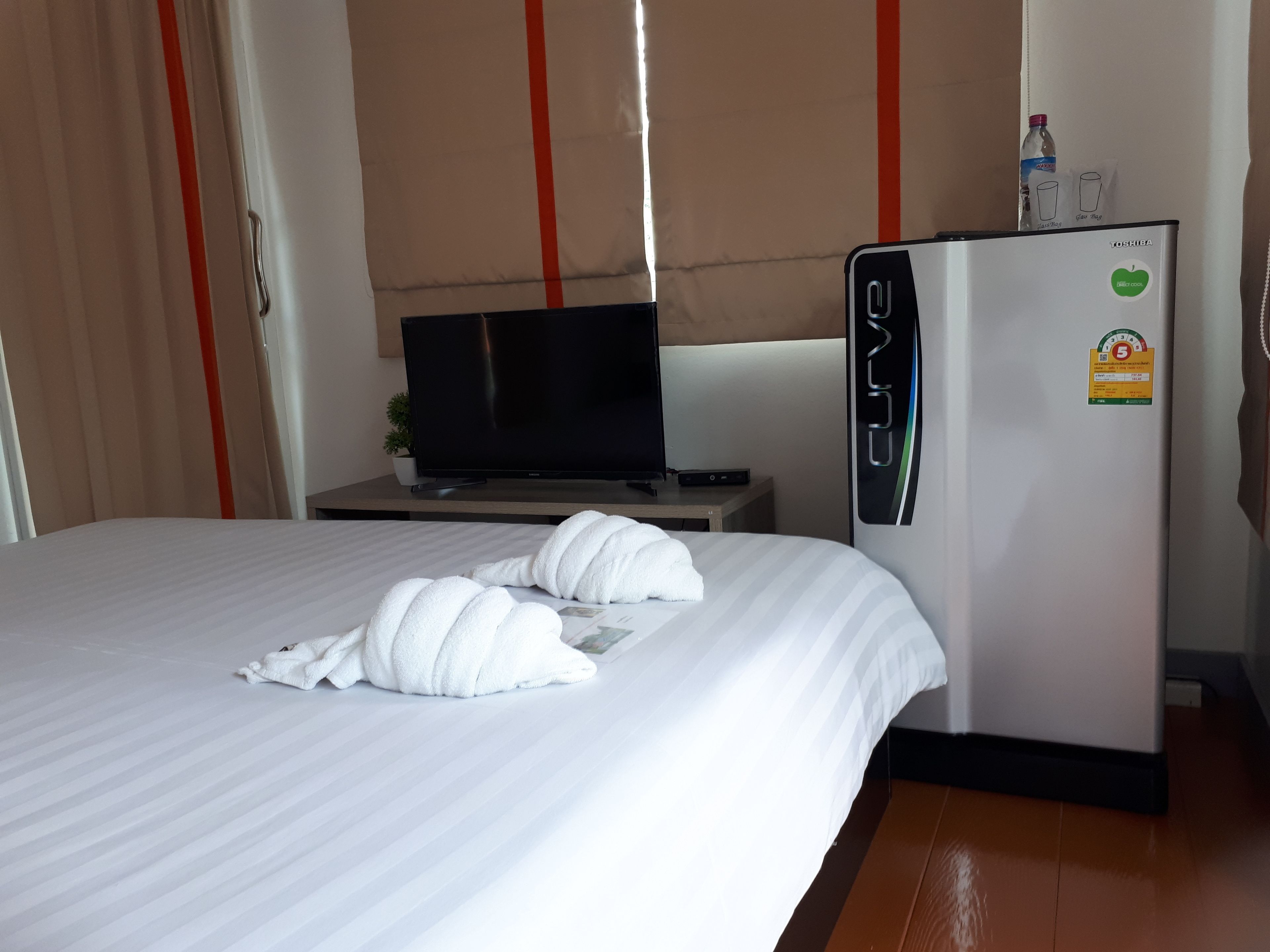 Free WiFi, bed sheets