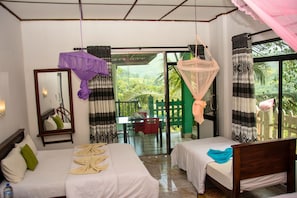 Chambre Familiale, 1 chambre, vue montagne | 1 chambre, surmatelas, coffres-forts dans les chambres, bureau