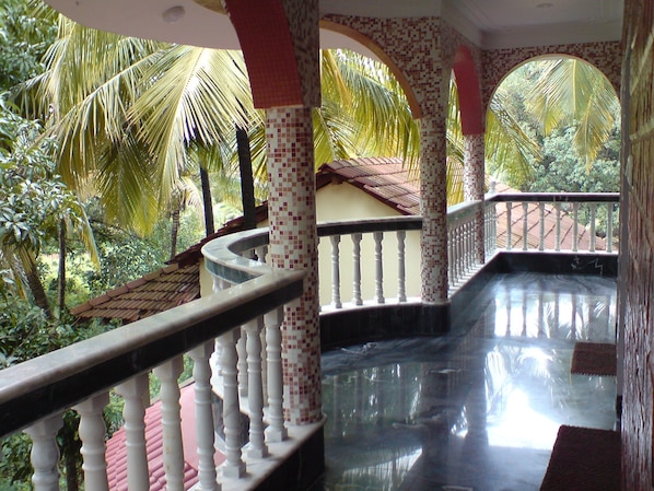 Deluxe Double or Twin Room, Terrace | Balcony - Mama Mids Home (Morjim)