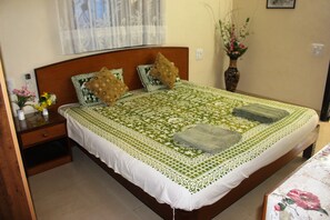 Deluxe Double or Twin Room, Terrace | Minibar, in-room safe, desk, free WiFi - Mama Mids Home (Morjim)