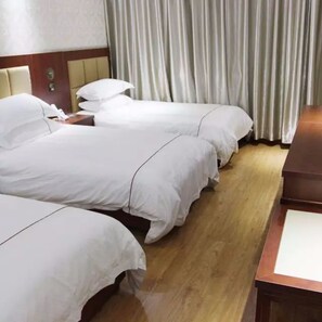 Habitación triple superior | Escritorio, cortinas opacas, wifi gratis