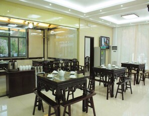 Bar (on property) - Xigu Resort Huangshan (Huangshan)