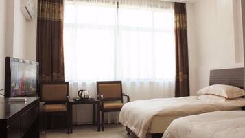 Bureau, rideaux occultants, fer et planche à repasser, Wi-Fi gratuit