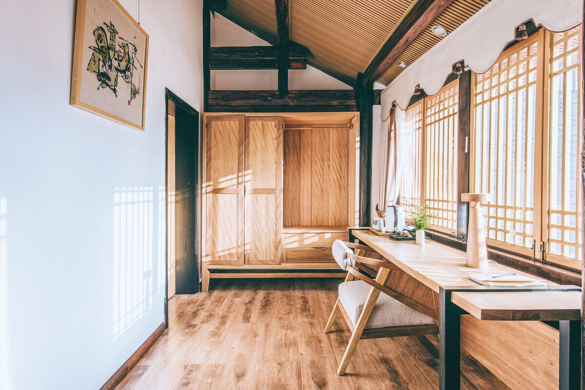Signature Double Room | Desk, blackout curtains, iron/ironing board, free WiFi