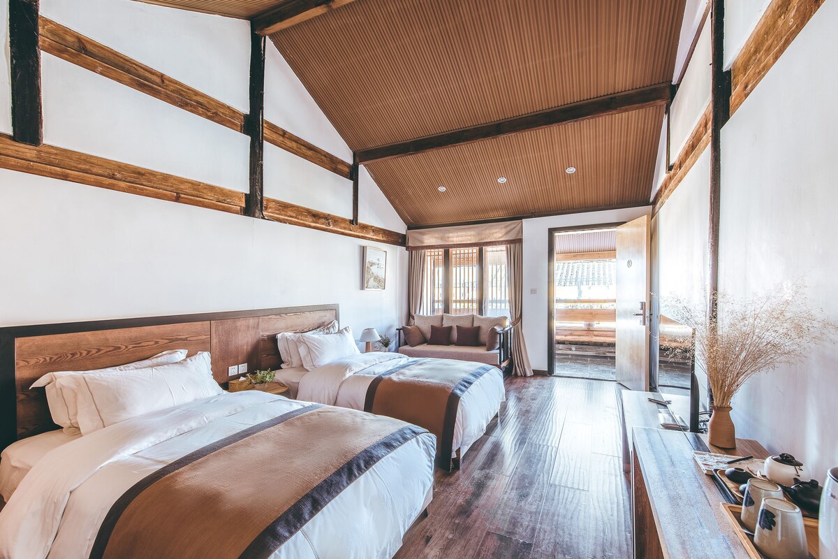 Standard Room | Desk, blackout curtains, iron/ironing board, free WiFi