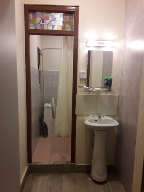 Deluxe-Studiosuite, 1 King-Bett, Nichtraucher, Kühlschrank | Badezimmer