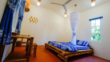 Bungalow (Garden & Lake View) | Een bureau, gratis wifi