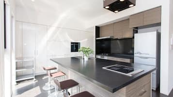 Private Vacation Home | Private kitchen | Fridge, microwave, stovetop, dishwasher