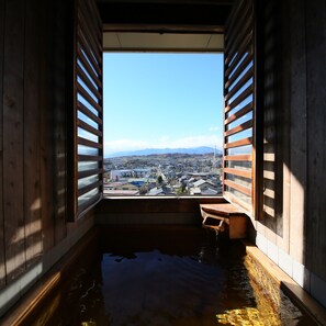 ห้องทราดิชันนัล (Japanese Style, with Open-air Bath) | วิวจากห้องพัก