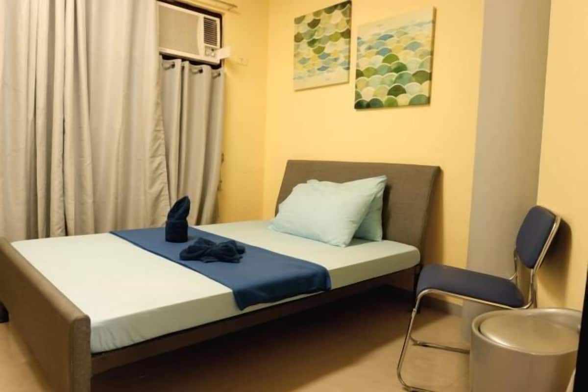 Premium bedding, desk, free WiFi, bed sheets