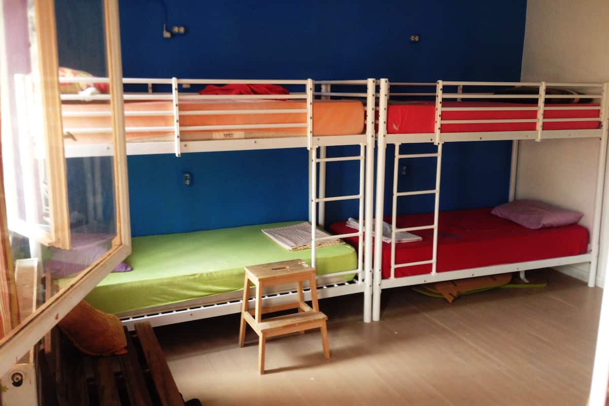 Dormitorio condiviso Basic, dormitorio misto, bagno condiviso | Una scrivania, postazione laptop, ferro/asse da stiro, Wi-Fi gratuito