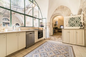 Luxury Villa, 3 Bedrooms | Private kitchen | Fridge, microwave, oven, stovetop - Villa Mamilla (Jerusalem)