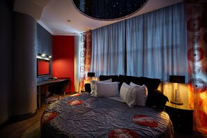 Premium Double Room | Minibar, in-room safe, desk, iron/ironing board