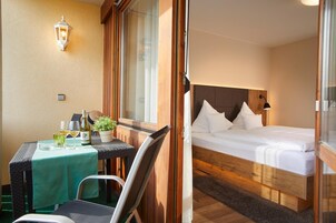 Caja de seguridad en la habitación y escritorio