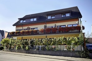 Front of property - Landgasthof Zum Lamm (Bahlingen)