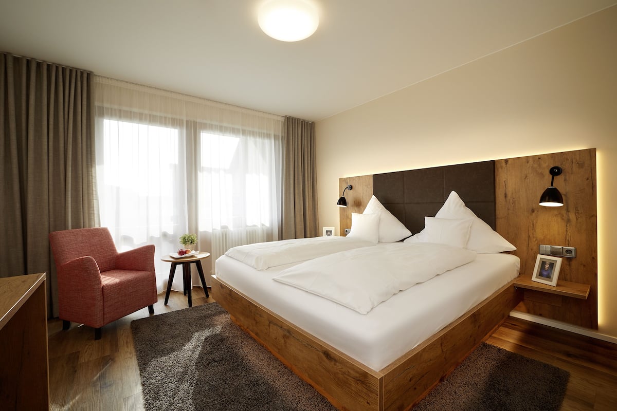 Comfort Double Room, 1 Queen Bed, Non Smoking | In-room safe, desk, rollaway beds, free WiFi
