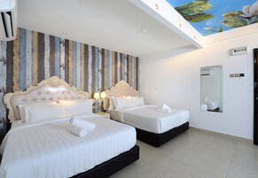 Art Family Deluxe | Desk, soundproofing, free WiFi, bed sheets