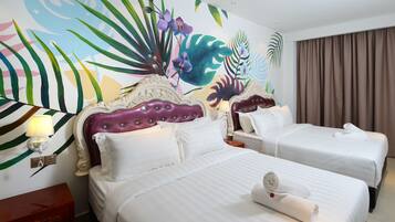 Desk, soundproofing, free WiFi, bed sheets