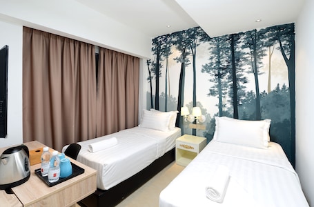 Art Twin Deluxe | Desk, soundproofing, free WiFi, bed sheets