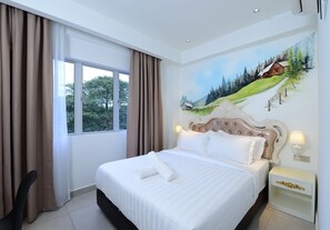 Art Queen Deluxe | Työpöytä, äänieristys, ilmainen Wi-Fi, vuodevaatteet