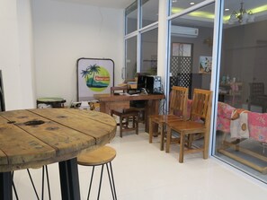 บริการอาหารกลางวันและอาหารเย็น, อาหารไทย