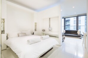Deluxe Studio | 2 bedrooms, blackout curtains, iron/ironing board, free WiFi - London Prime Apartments - Canary Wharf (London)