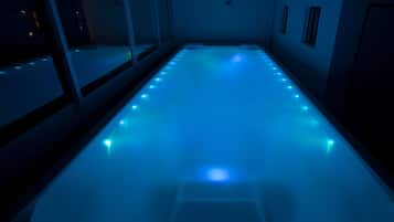 Jetted bathtub