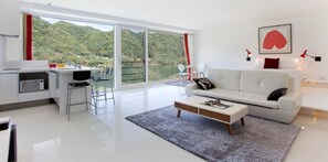 Room (V 301) | Living area | Flat-screen TV