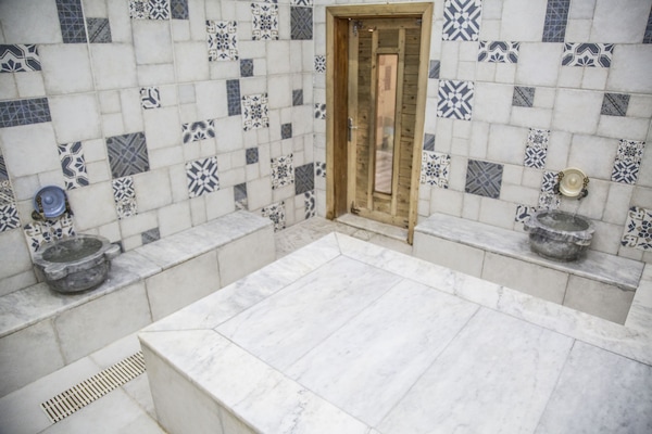 Turkish bath/hammam, body treatments, 2 treatment rooms, massages