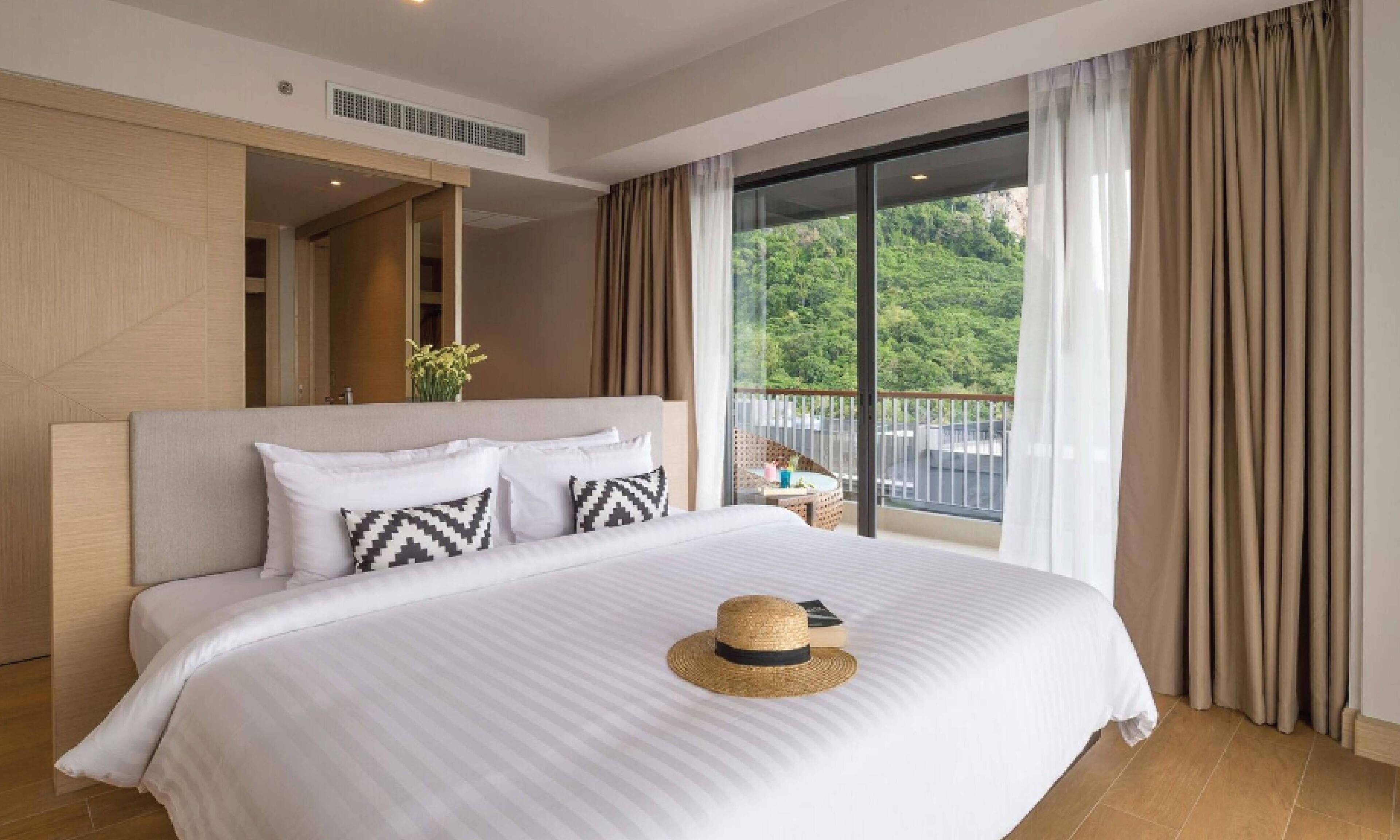 deluxe seaview with outdoor bathtub | 1 bedroom, premium bedding, minibar, in-room safe