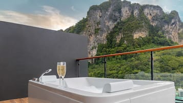 Family Roof Top Jacuzzi | In-room safe, desk, blackout drapes, soundproofing