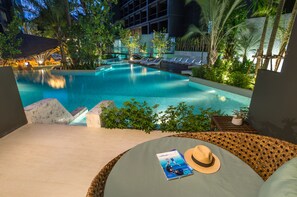 Deluxe-Doppelzimmer, Poolzugang | Ausblick vom Zimmer