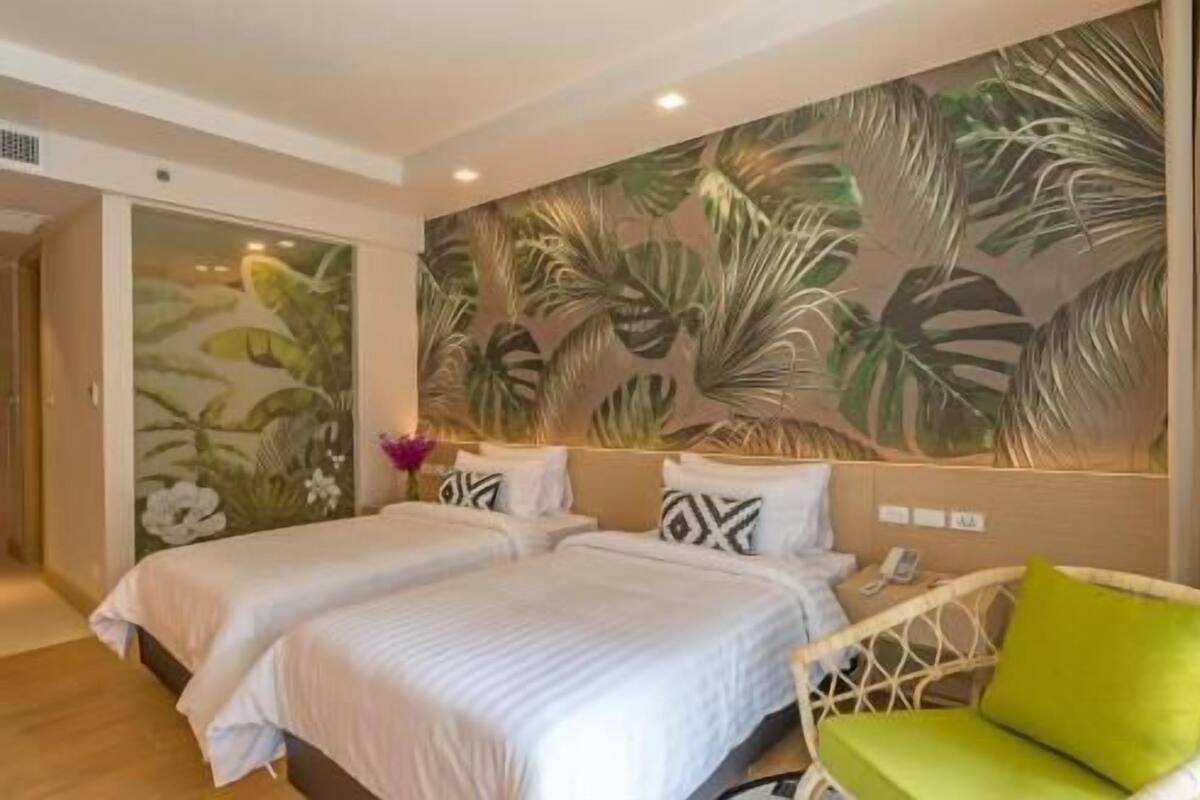 In-room safe, desk, blackout drapes, soundproofing