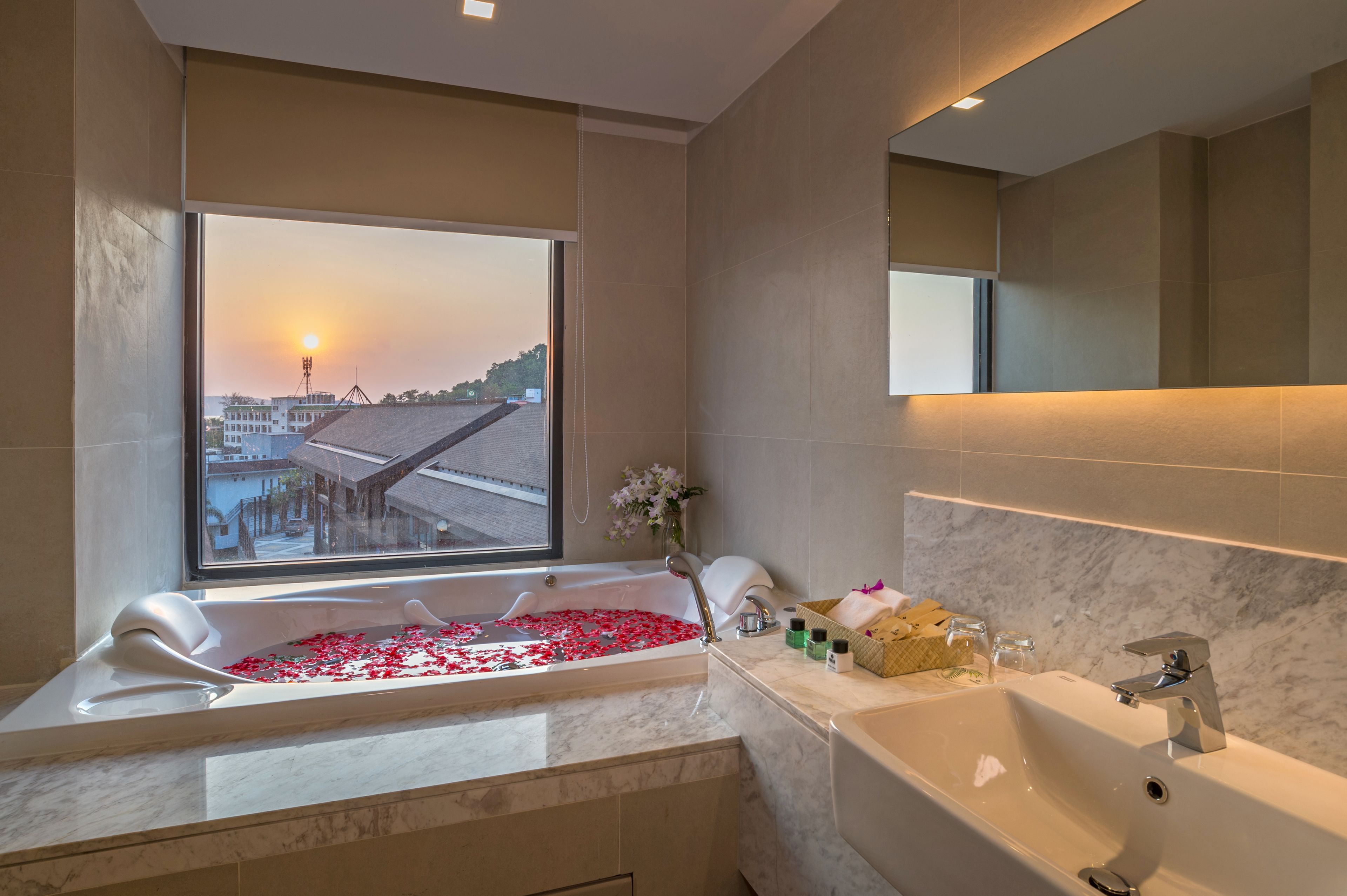 family suite, 2 bedrooms | deep-soaking bathtub