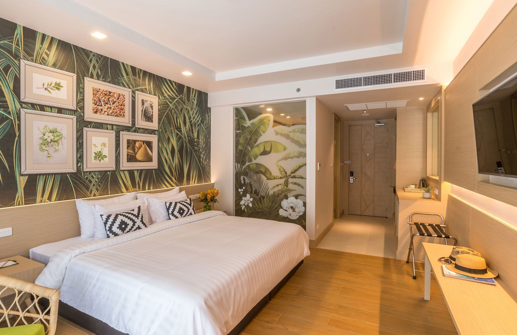 In-room safe, desk, blackout drapes, soundproofing