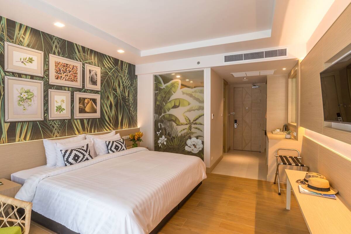 In-room safe, desk, blackout drapes, soundproofing